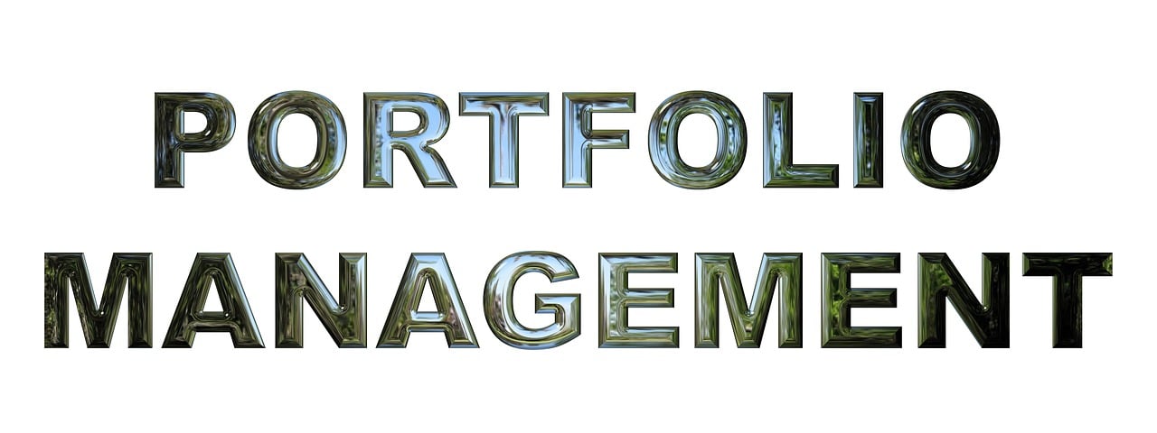 le management participatif favorise l'implication des collaborateurs dans la prise de décision pour améliorer la motivation, la performance et la cohésion d'équipe.