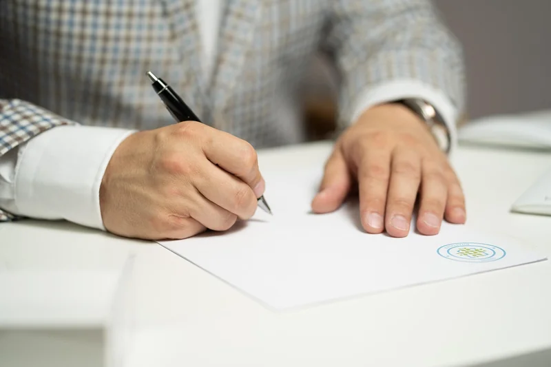 Comment signer en po correctement : guide pratique 2026
