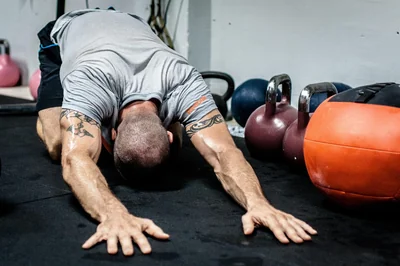 Devenez tatoueur à Lyon : formations incontournables en 2026 pour percer dans le métier