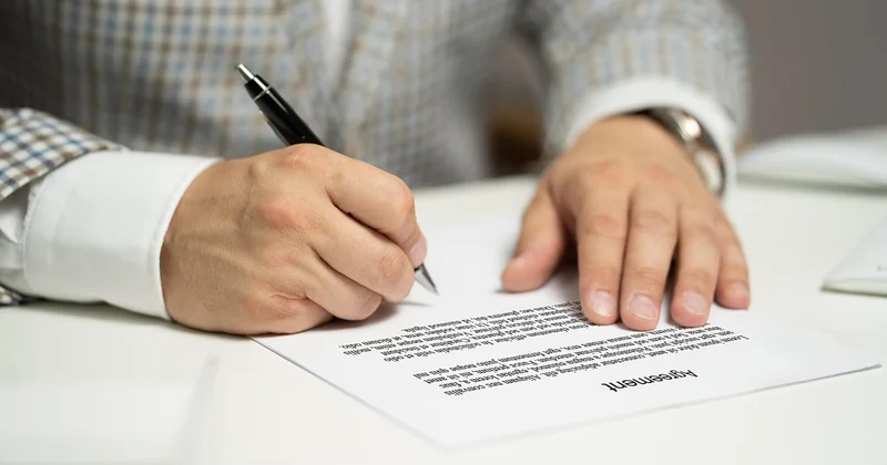 La signature, les erreurs et la case départ